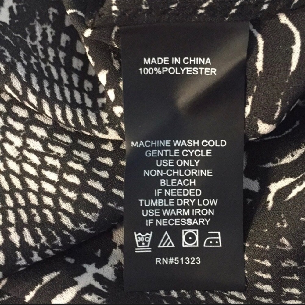 Vince Camuto Sleeveless Snake Print Blouse - Picture 4 of 6